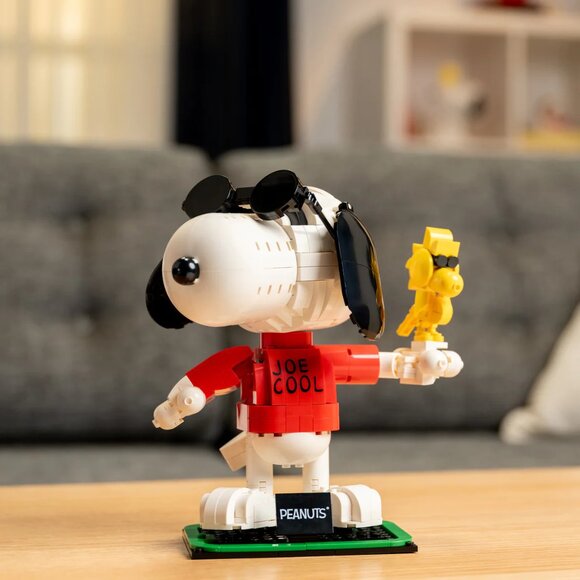 Brickcraft Peanuts Snoopy as Joe Cool - NIB - Picture 3 of 5